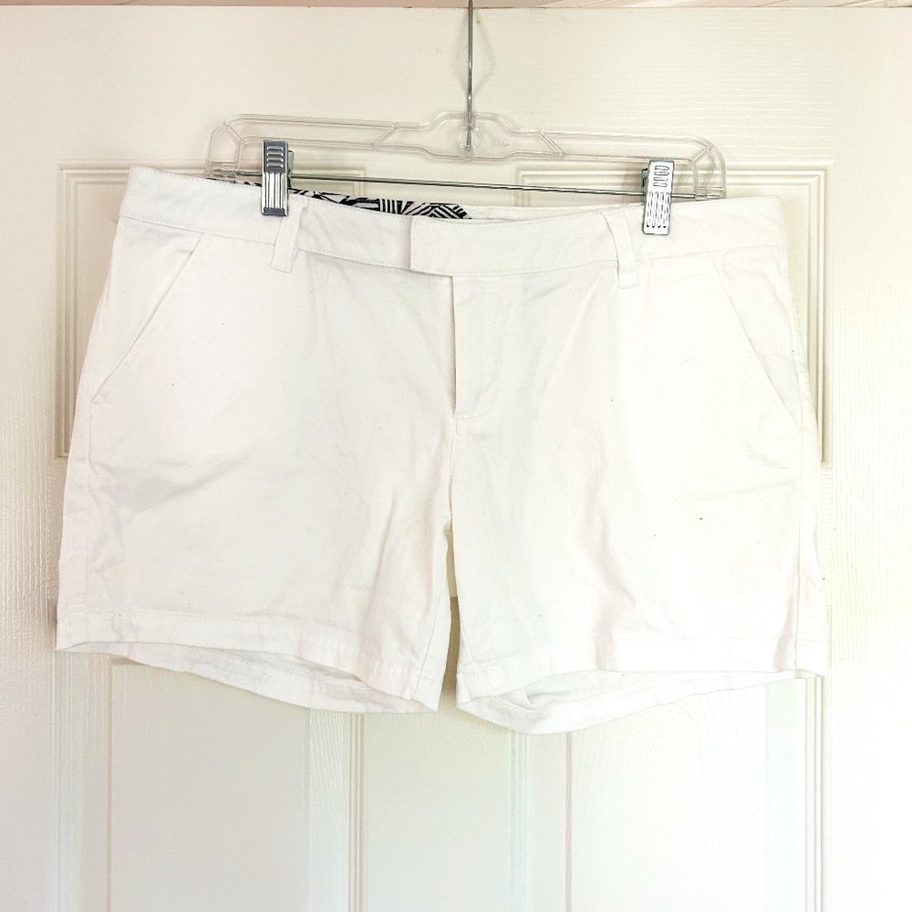 Volcome White Shorts - Junior Sizing 11